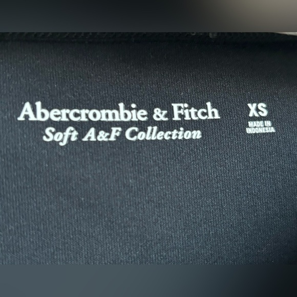 BNWT boatneck cropped long sleeve top with stretch - Picture 8 of 8